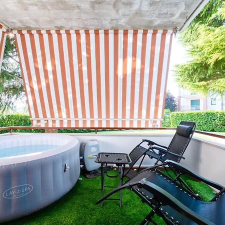 Wolf House - Peschiera Holiday - Jacuzzi Privata Peschiera del Garda Exteriör bild