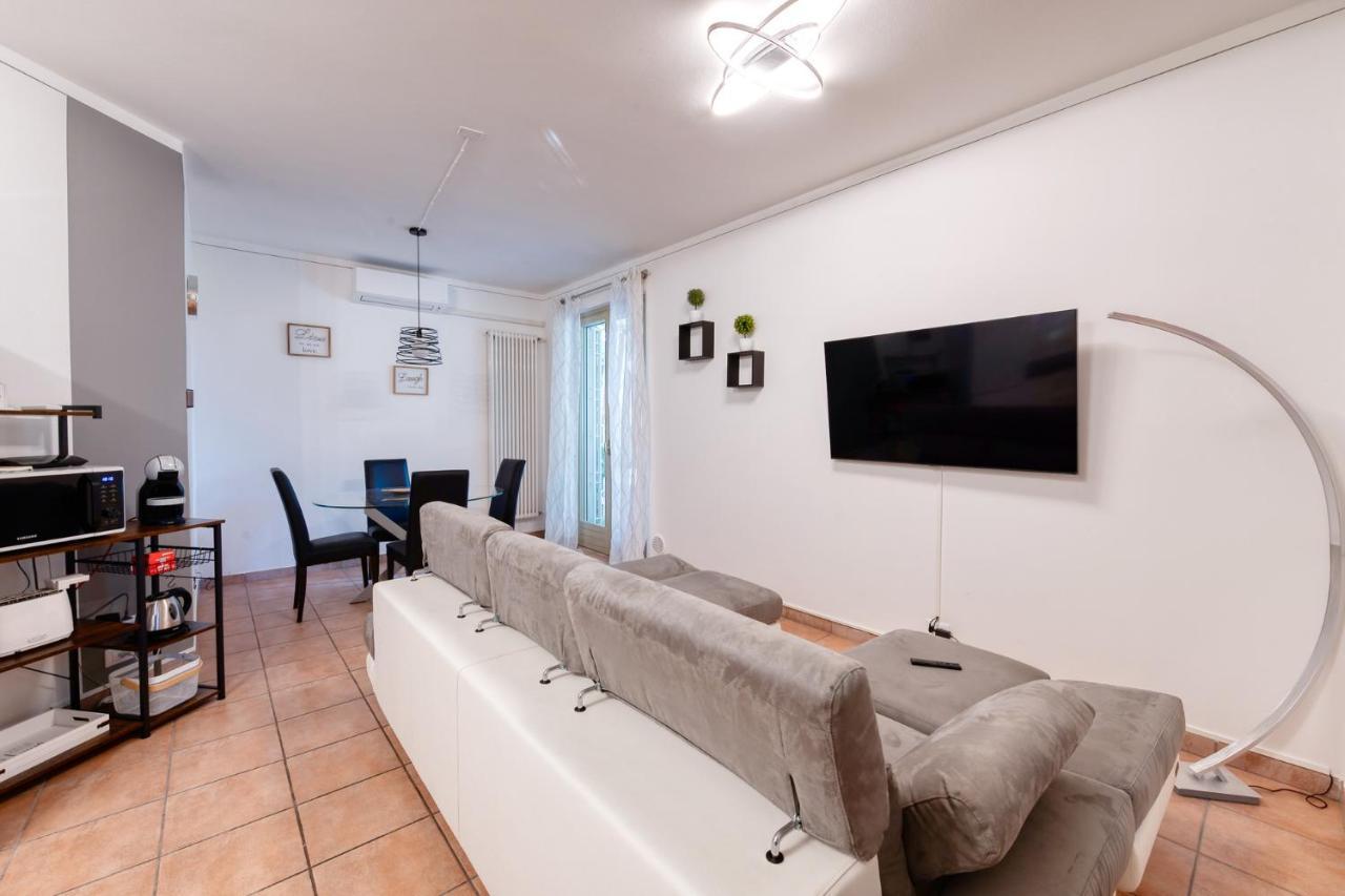 Wolf House - Peschiera Holiday - Jacuzzi Privata Peschiera del Garda Exteriör bild