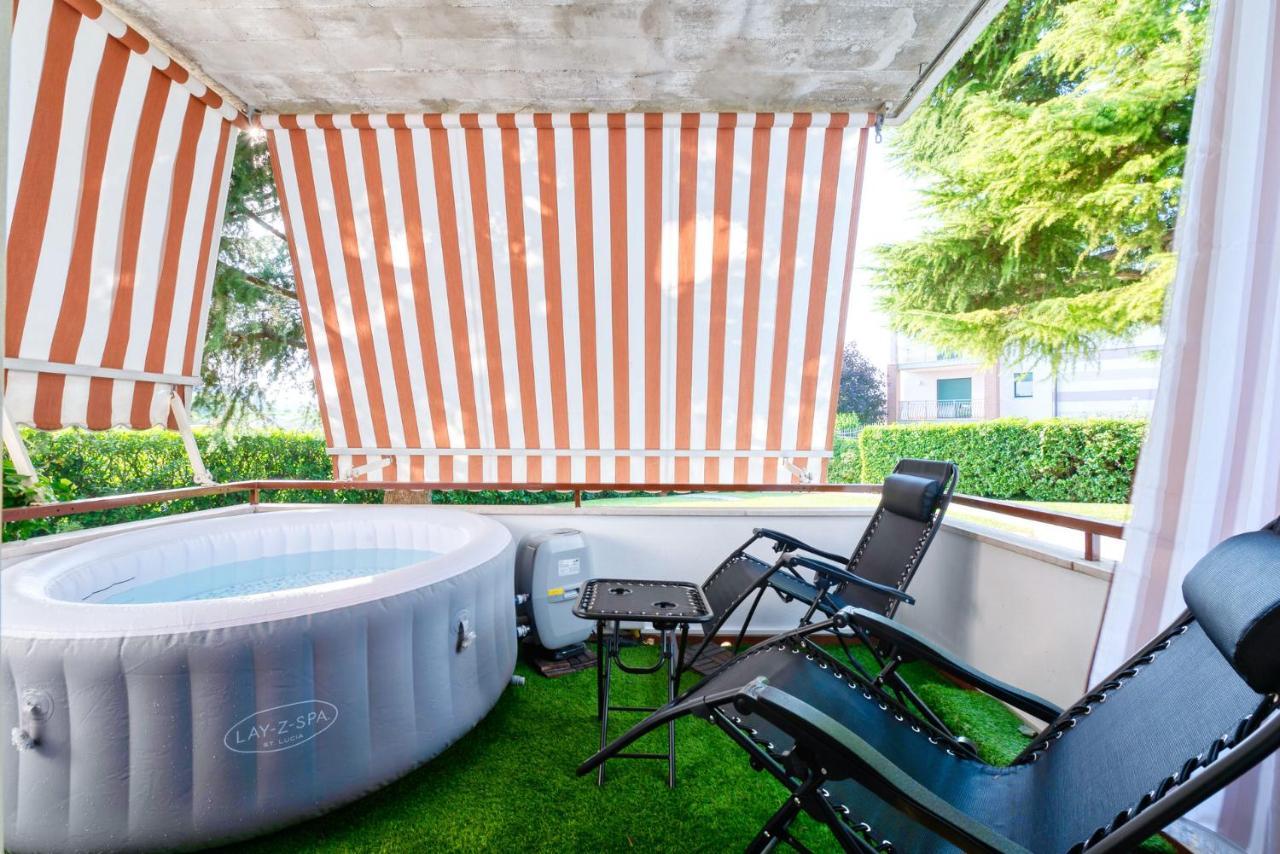 Wolf House - Peschiera Holiday - Jacuzzi Privata Peschiera del Garda Exteriör bild